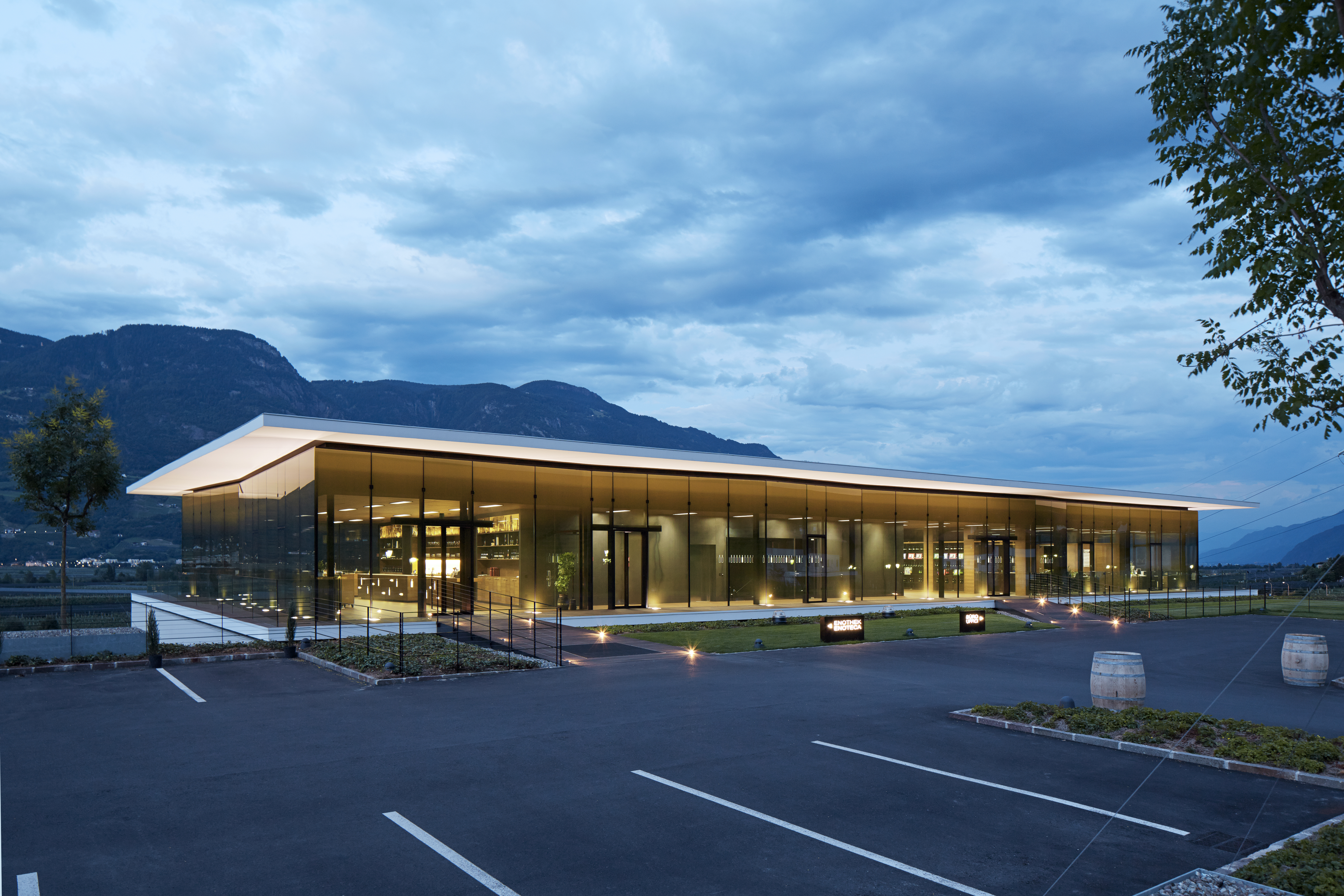 Kellerei Meran, Marling, Südtirol (Alto Adige) — Bild 3